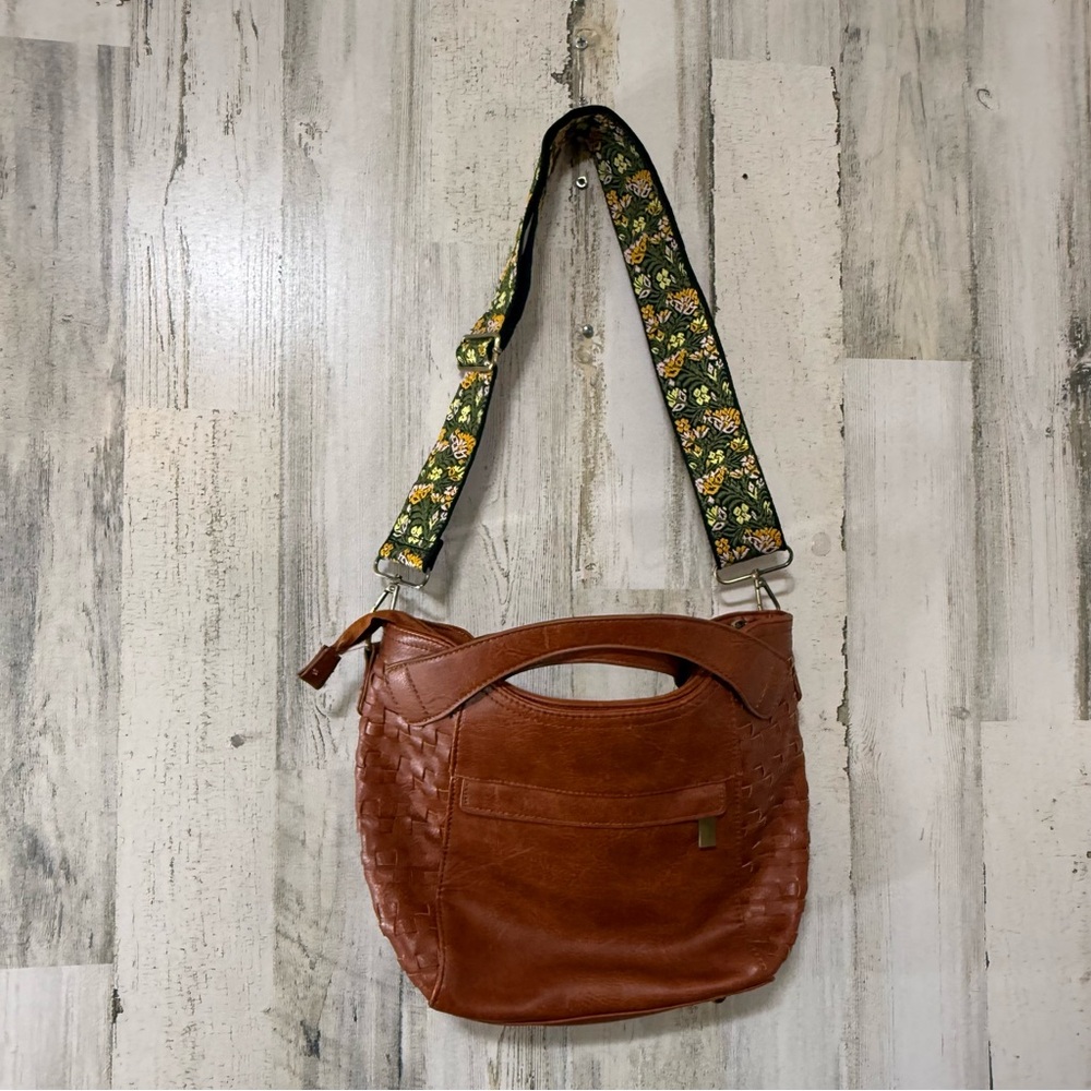 Le Miel Woven-Panel Brown Shoulder Bag with Floral Accent Strap - Picture 10 of 12